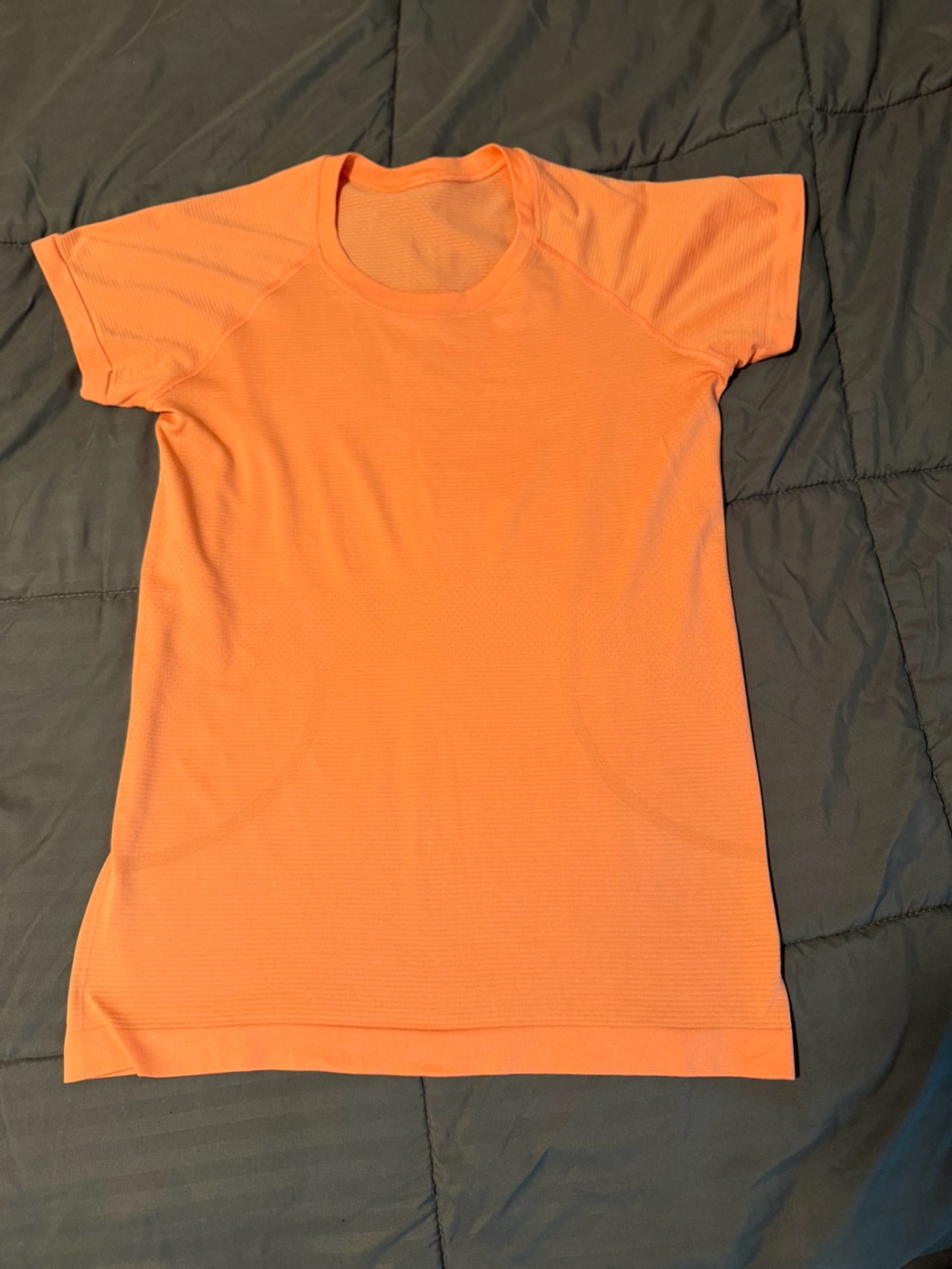 Lululemon Swiftly Tech T-Shirt Womens 8 Short Sleeve in coral color